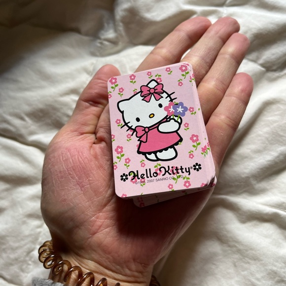 Mini Hello Kitty Playing Cards - Picture 5 of 8